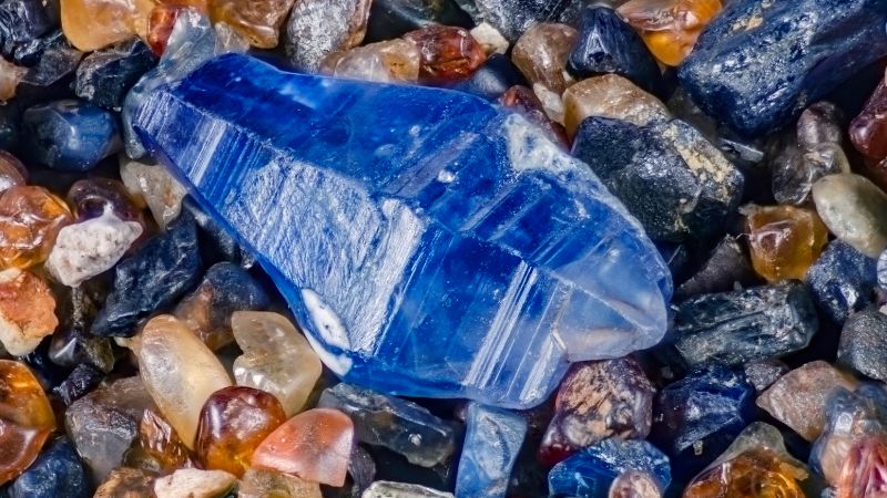 Sapphire rough stone-Main links 1-1 (800x450) Gem cutting services in Colombo, Sri Lanka